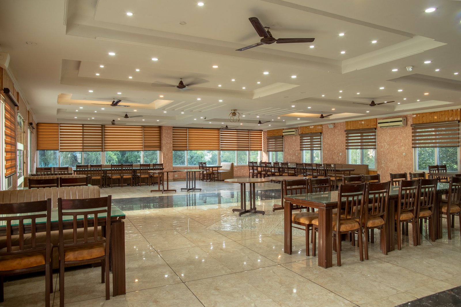 Restaurant Hall